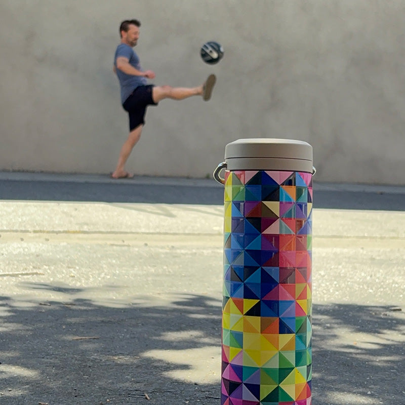 20oz-tkwide-with-twist-cap-mosaic-z0 20oz_tkwide_bottle_seasonal_mosaic_soccerball_player_square.jpg