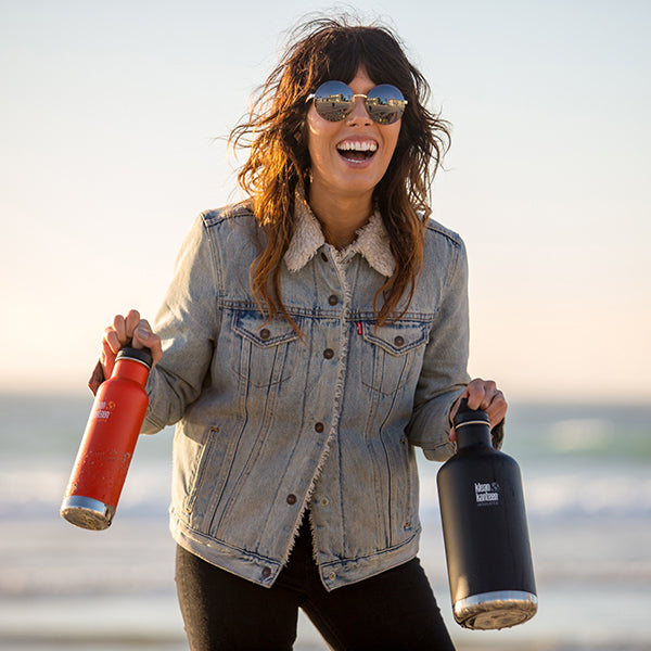 64oz-classic-with-loop-cap-q2 64oz_insulated_classic_black_beach_smile_square.jpg