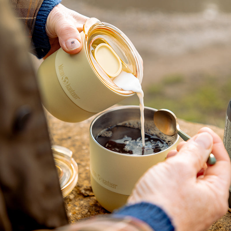 slide-lid-o3 8oz_rise_lowball_waxyellow_coffee_cream_pour_square.jpg