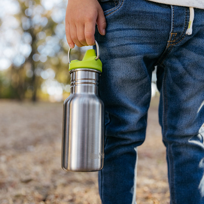 classic-kid-sippy-cap-i9 K12CNSIPPY-BS-kids_sippy_bottle_carry_lifestyle_f9e24b84-a0ae-465d-aad5-3c60c5592b7d.jpg