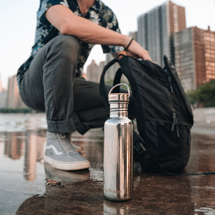 27oz-reflect-with-bamboo-cap-l8 K27SSLRF-MS-BAMBOO_reflect-bottle_city_lifestyle_ff882516-9bd8-49cf-b515-736a0a9c889f.jpg