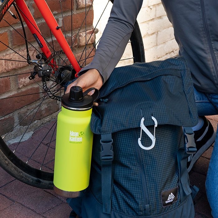 tkwide-chug-cap-z4 K32TKWSSL-JP-Bottle-Biking-Chug-Cap-lifestyle.jpg