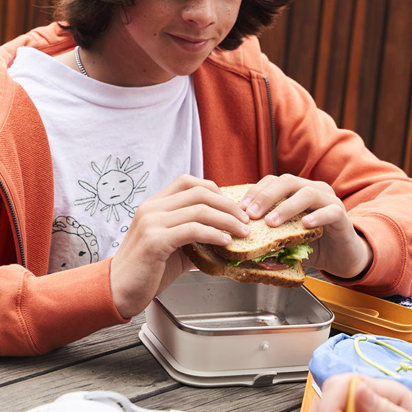23oz-rise-food-box-lunch-y7 rise_food_lunch_box_lunch_kid_sandwich_square.jpg