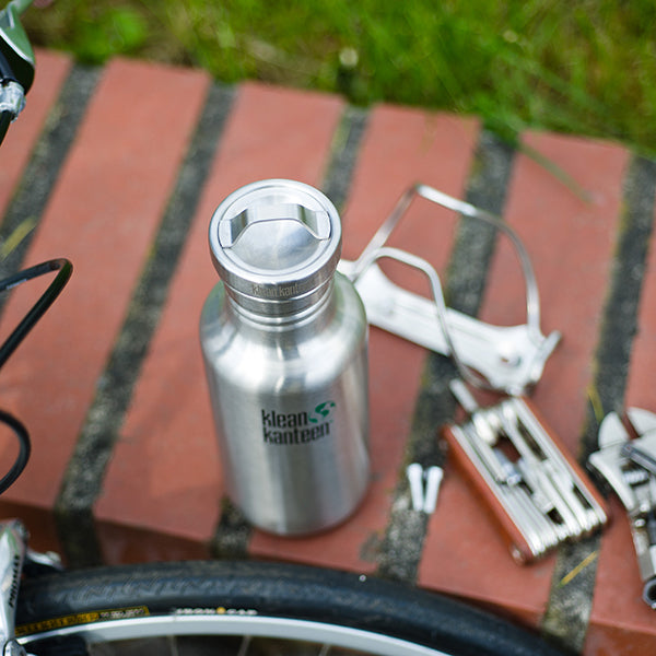 classic-steel-loop-cap-q7 stainless_bottle_cap_bike_parts_lifestyle.jpg