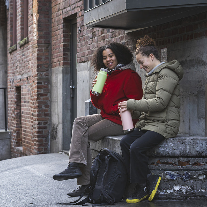 32oz-tkwide-with-twist-cap-s6 tkwide_32oz_insulated_bottle_twist_girls_city_winter_square.jpg